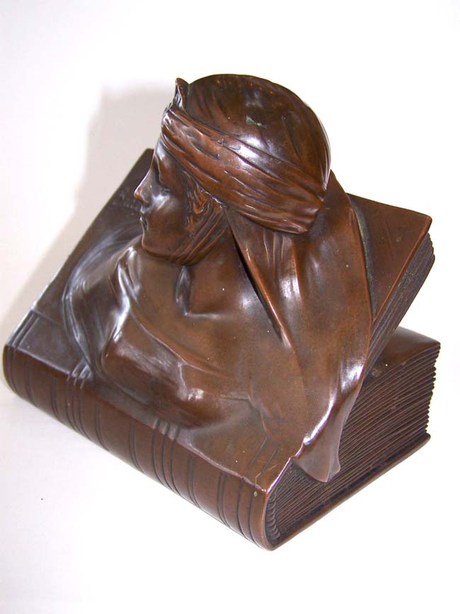 A nice pair of Antique Bookends circa 1925-1930 depicting Beatrice and Dante — image 3